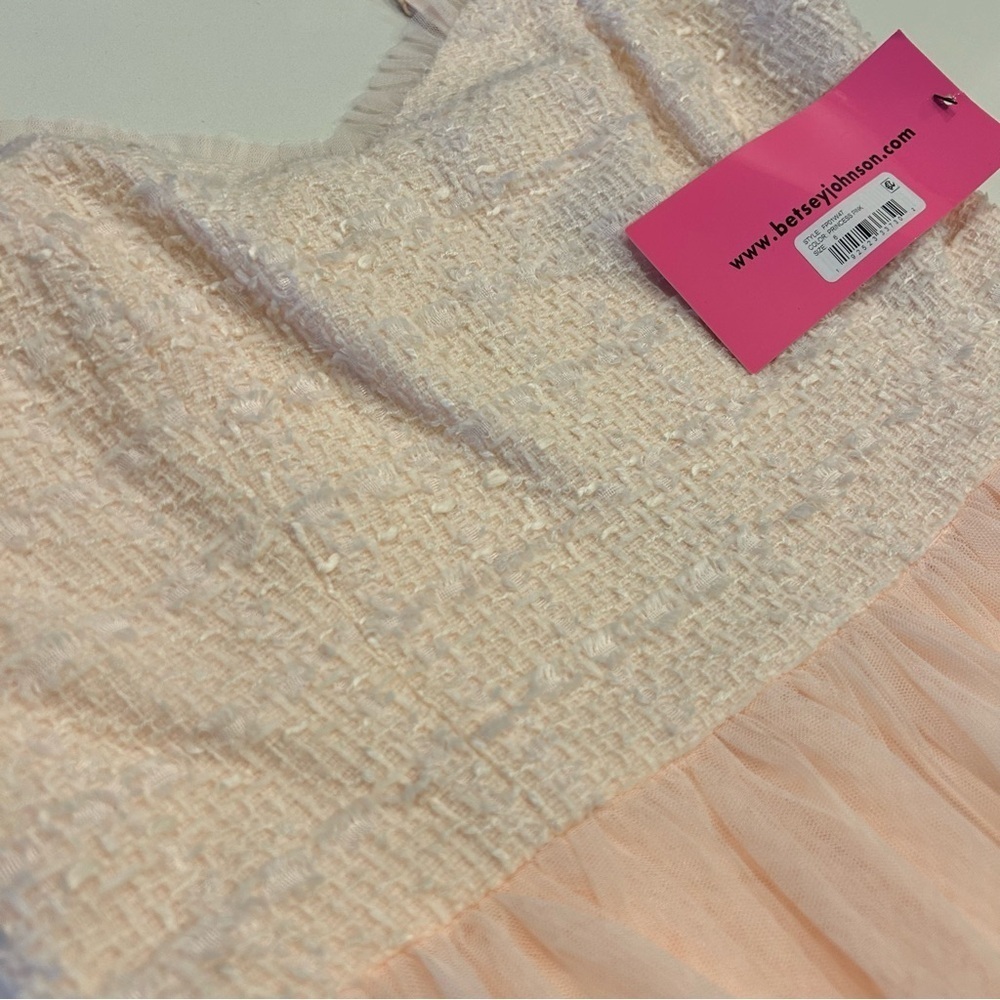 Betsey Johnson Pale Pink Princess Dress, size 6
Tulle, Midi, Formal - Picture 7 of 8